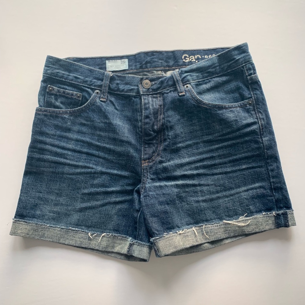 GAP sexy boyfriend cut off denim shorts, size 25